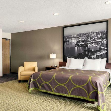 Super 8 By Wyndham Hanover Exterior photo