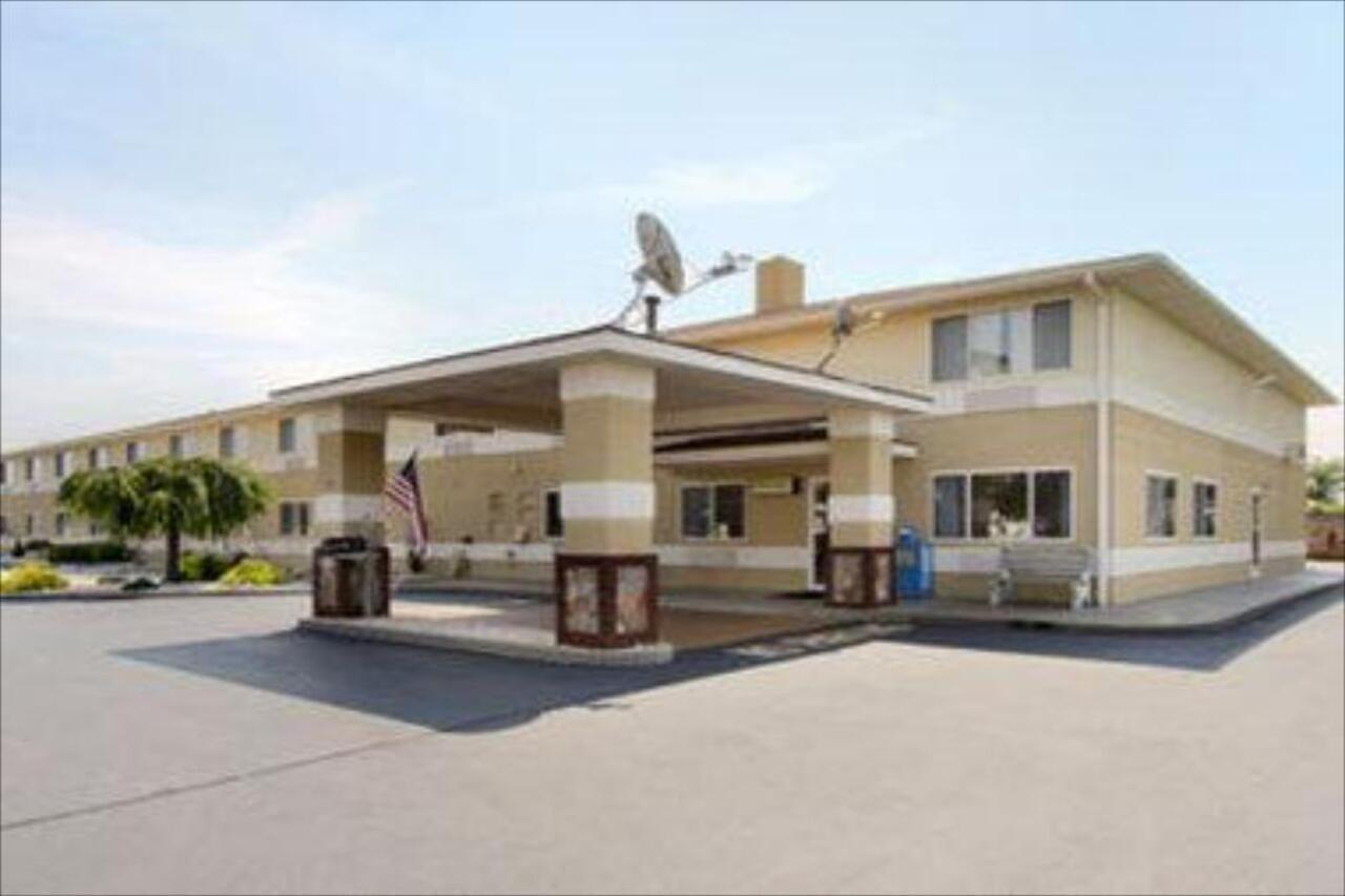 Super 8 By Wyndham Hanover Exterior photo